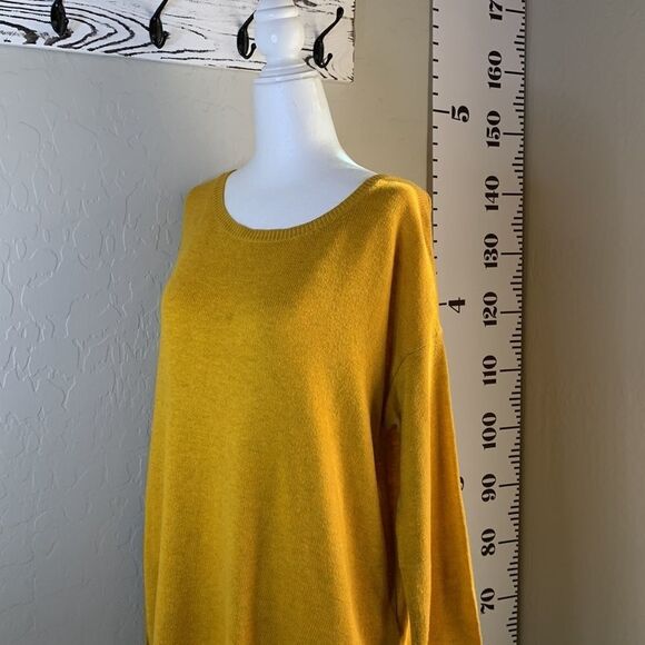 𝅺H&M long sleeve sweater with back zipper tapered hem mustard yellow medium - Picture 5 of 10